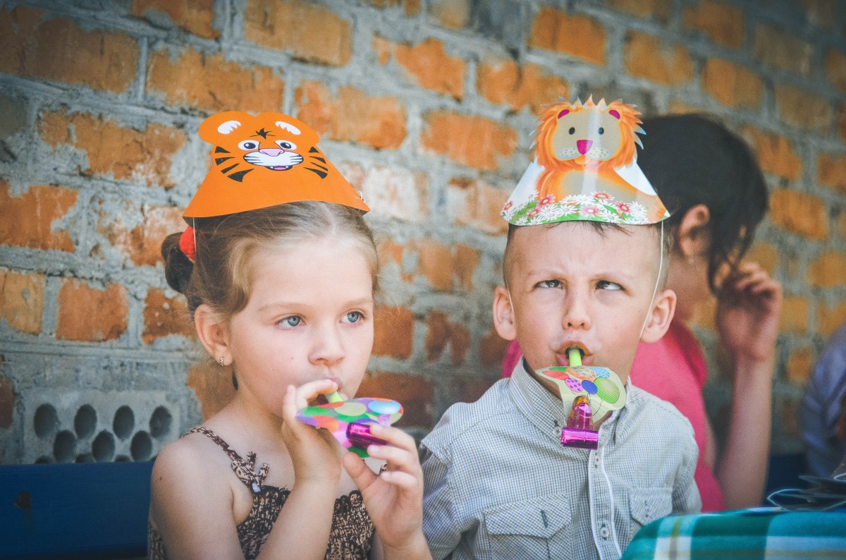 Two kids during a birthday party